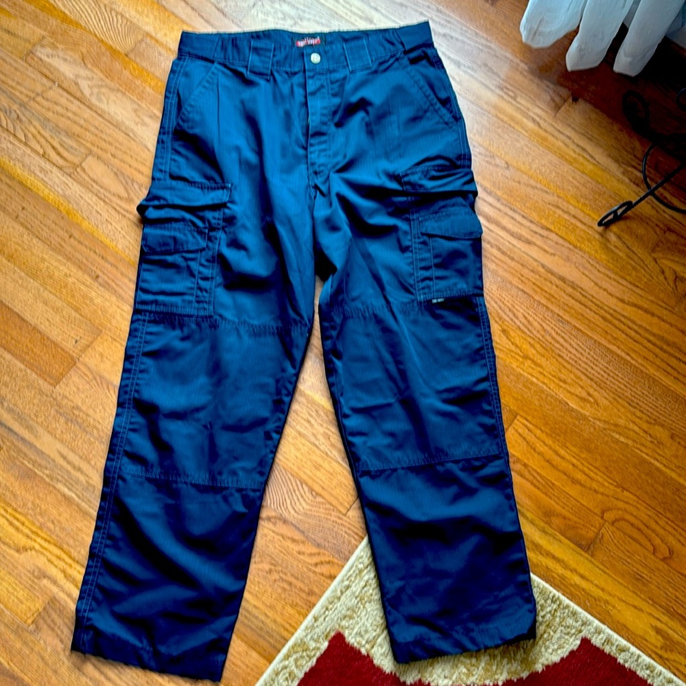 Men's TRU-SPEC 24-7 Series Lightweight Tactical Pants
Size W34 L30
Navy